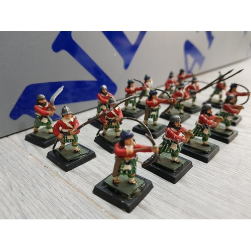 70 - COLLECTION OF MINIATURE METAL WAR FIGURES INCLUDING 5 PIKE MEN, 1 PIPER, 1 SWORD, 5 ARCH AND 4 MEN