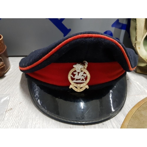 83 - COLLECTION OF MILITARY MEMORABILIA INCLUDING AUSTRALIAN OFFICERS HATS ROYAL QUEENSLAND REGIMENT, BAD... 