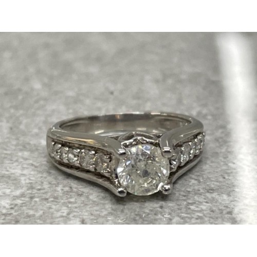 338 - WHITE GOLD DIAMOND SOLITAIRE RING WITH DIAMOND SHOULDERS 4.8G SIZE K