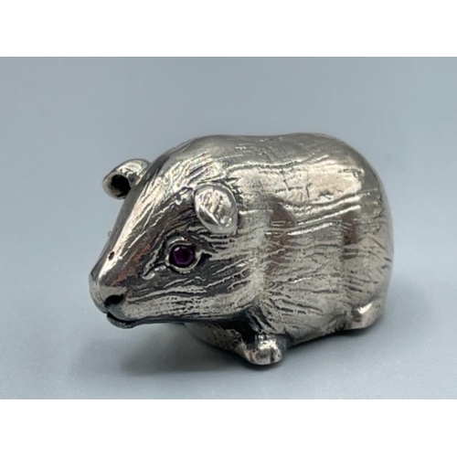 11 - Silver guinea pig figure with Ruby eyes 14.3g