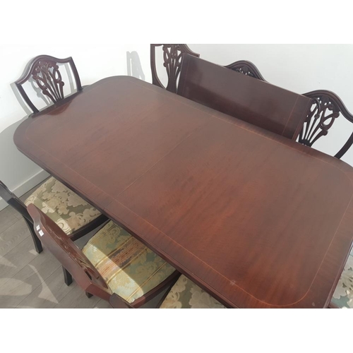 391 - Large extending mahogany dining table and 8 shield back chairs, 2 carvers 6 singles with extra leaf,... 