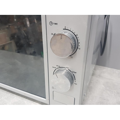 393 - Russell Hobbs 700W microwave oven