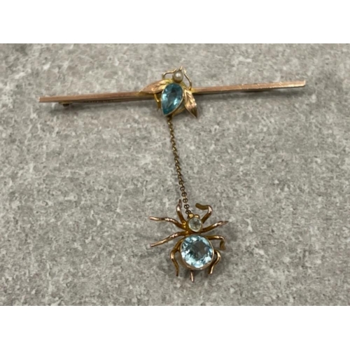 Lot - UNMARKED GOLD TONE BROOCH IN THE FORM OF A SPIDER SET WITH