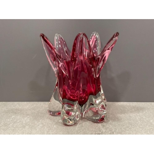 137 - 2 x Murano pink glass items. Vase and basket