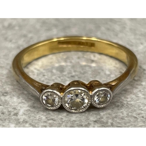 139 - 18ct gold, Platinum and diamond 3 stone ring. Size M 2.9g