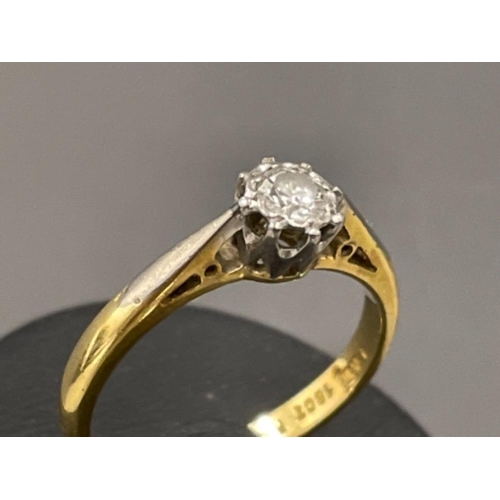 140 - 18ct gold, platinum and diamond solitaire ring. 3G size