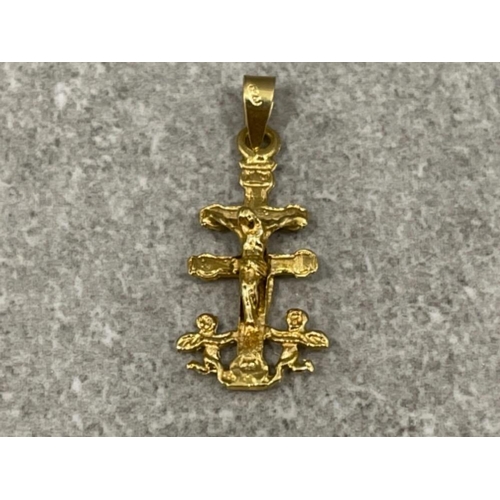 151 - Fancy 18ct gold Crucifix pendant 1.5g