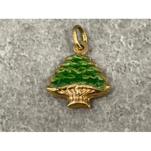 153 - 18ct gold enamel Forest tree pendant/charm 2.1g