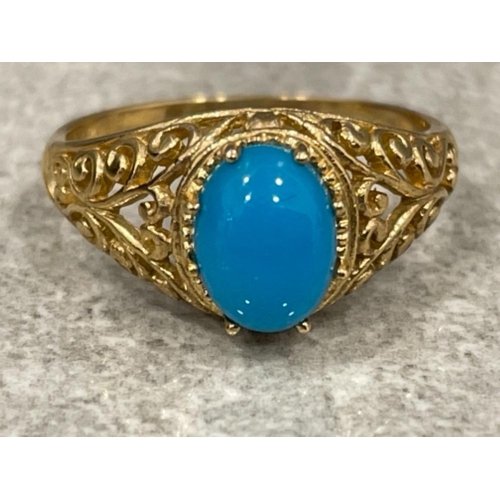 31 - Ladies 9ct gold Turquoise ring. 2.1g size M1/2