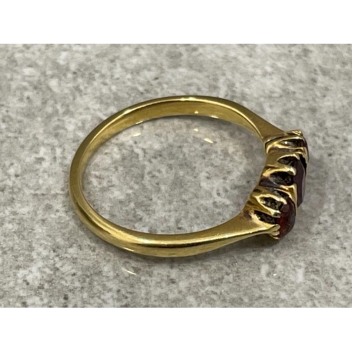 70 - 15ct gold 3 stone ring. Comprising of 3 red stones 2.5G size M1/2