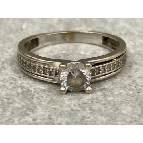 83 - Ladies 14ct white gold white stone ring. 2.6g size O