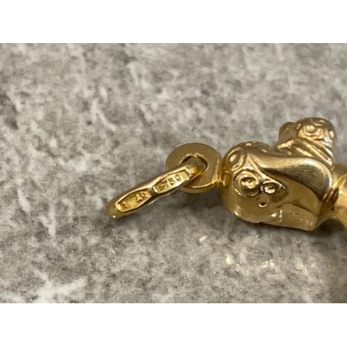 97 - 18ct gold lucky Dog pendant/charm 2.3G