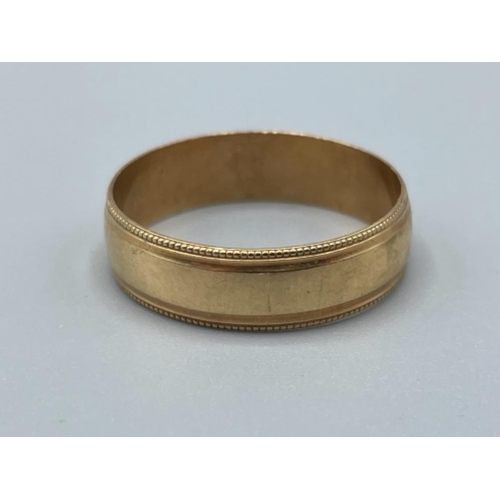 31 - Gents 9ct gold band ring. 4.1g Size 1