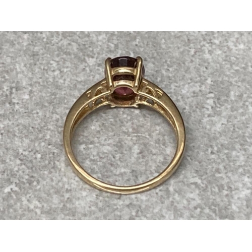 121 - A 9ct yellow gold and purple three stone ring size M 1/2 2.5g gross