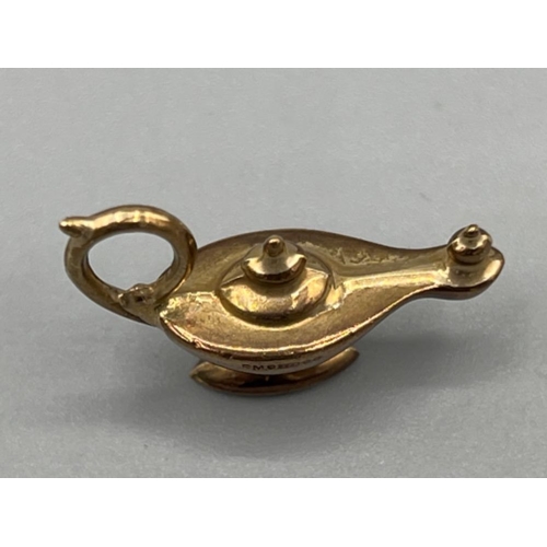 156 - Vintage 9ct gold magical genie lamp. 1.4g