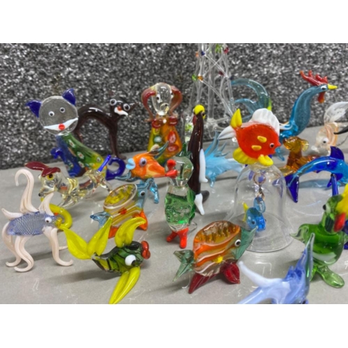 199 - Large quantity of colour glass miniature animals inc Murano etc