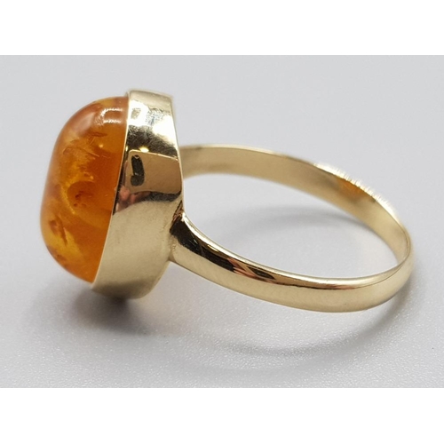 205 - Ladies 14ct yellow gold stone ring, featuring a yellow stone set in a rubover setting, size Q, 3.8g