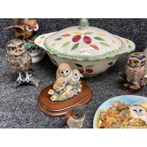 218 - Owl figurines by Leonardo Collection etc a chicken tureen by The Juliana Collection etc