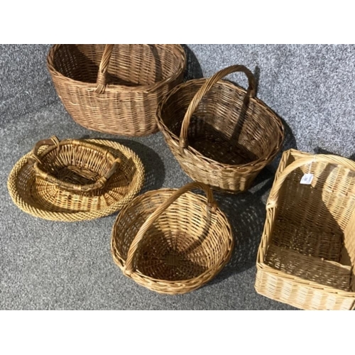 220 - Wicker picnic baskets tray small basket (6)