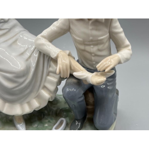 35 - Nao by Lladro 448 ‘bandaging foot’ in good condition