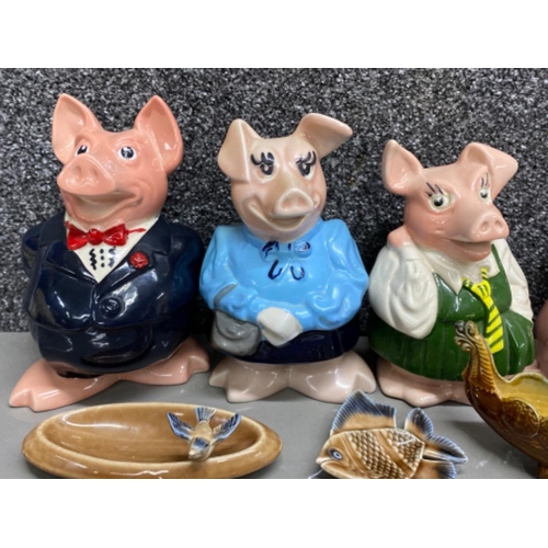 97 - 4x Wade Nat West pig money banks all with original stoppers plus 3 Wade trinket dishes