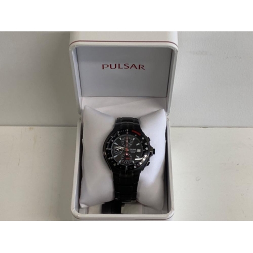 336 - Gents Pulsar chronograph (100M) calendar wristwatch with spare links