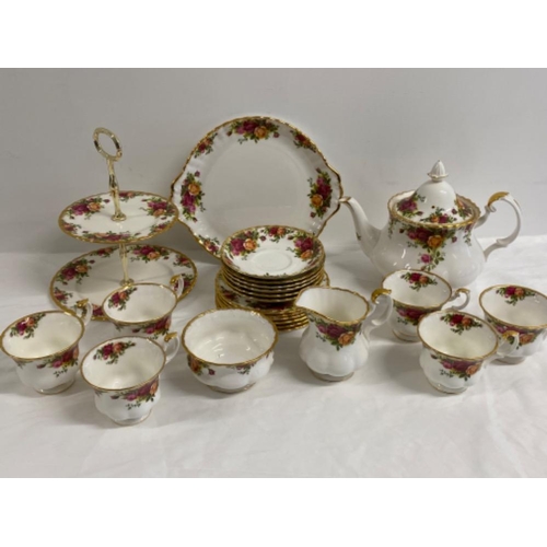 341 - 23 pieces of royal Albert old country roses tea set