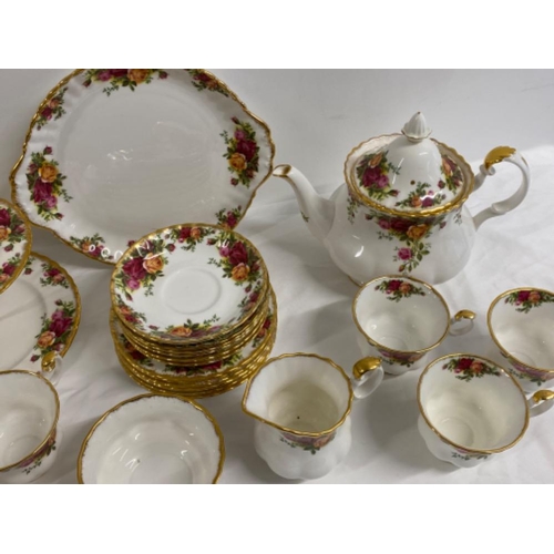 341 - 23 pieces of royal Albert old country roses tea set