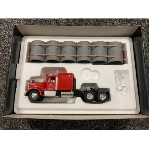 105 - Corgi Heavy Haulers Kentworth W925 1:50 scale in original box