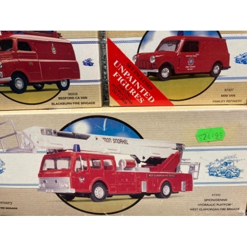 72 - Corgi Classics fire engines and two other Corgi fire engines models include 97386 and 97322 x5 all b... 