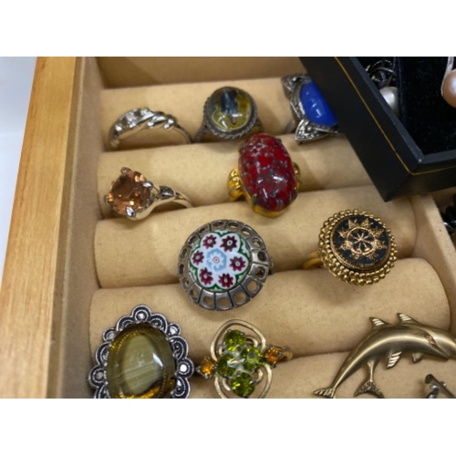 161 - Wooden jewellery box containing mainly costume jewellery clip on earrings, also includes a silver Mu... 