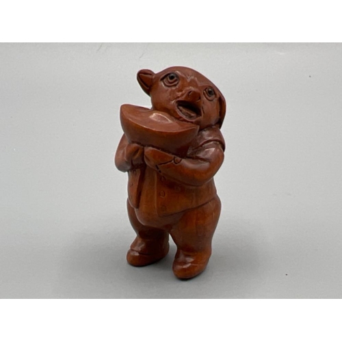 201 - Netsuke carved wooden figures