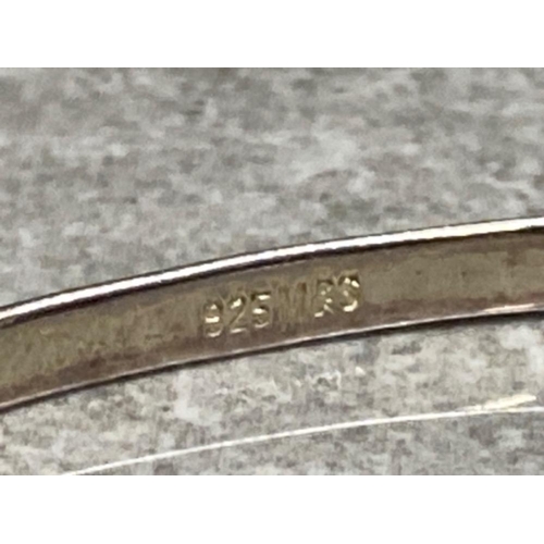 263 - Silver bangle with clip fitting, 7.3G