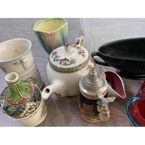 282 - Box lot containing miscellaneous items including Maling lustre jug, Sylvac vase,  Carlton ware, Indi... 