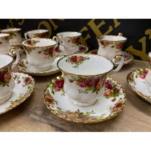 311 - 11x Royal Albert ‘Old Country Roses’ tea cups & saucers