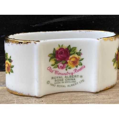 314 - Total of 8 Royal Albert ‘old country roses’ napkin rings - boxed