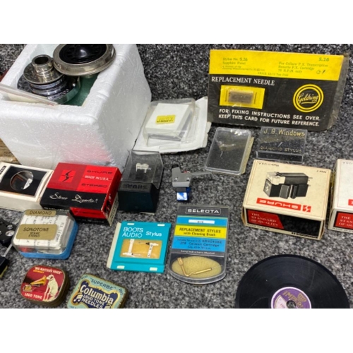 355 - Box containing record player accessories including stereo cartridges, needles etc