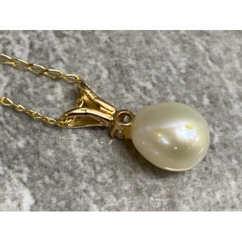 64 - 9ct yellow gold necklace with Pearl drop pendant, 1.1g gross