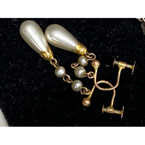 463 - 2 pairs of vintage Pearl earrings