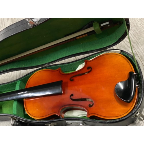 577 - Vintage violin & bow with original hardcase