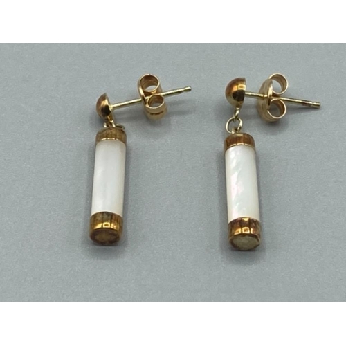 105 - Ladies 14ct yellow gold mother of pearl drop earrings 1.9g gross