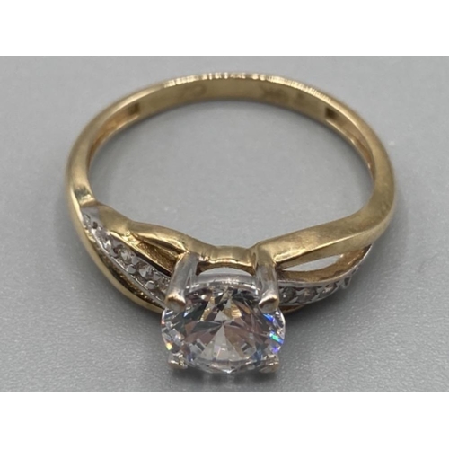 130 - Ladies 9ct yellow gold CZ ring size M 1.9g gross