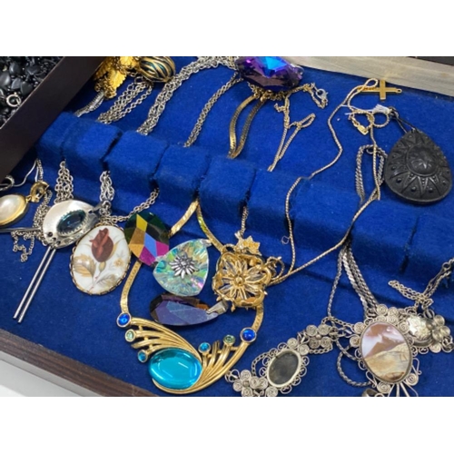 156 - Canteen of miscellaneous costume jewellery together with a box of jet jewellery etc