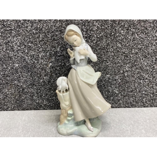 167 - Lladro figure 4915 girl with doves - 21.5cm