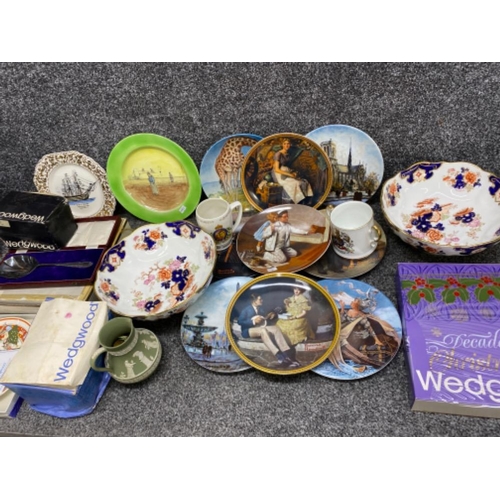 187 - Mixed lot to include Wedgwood Jasper ware & pair of large bowls plus a Royal Doulton plate etc