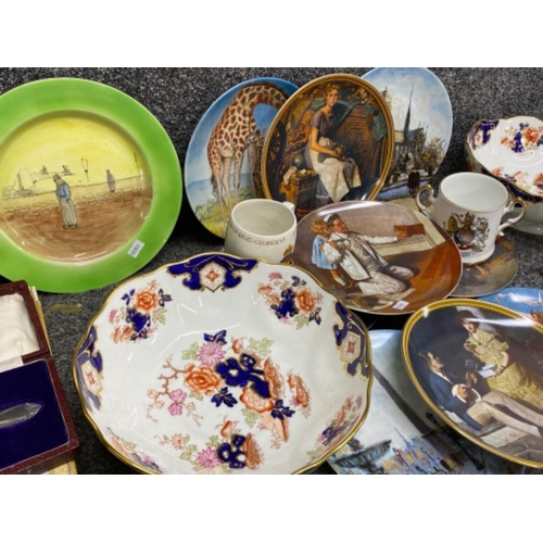 187 - Mixed lot to include Wedgwood Jasper ware & pair of large bowls plus a Royal Doulton plate etc