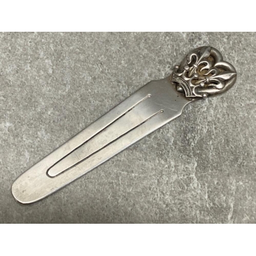 189 - Large 9.5cm bookmark noted as sterling silver with an unknown crest to the top of a crown over 2 Fle... 