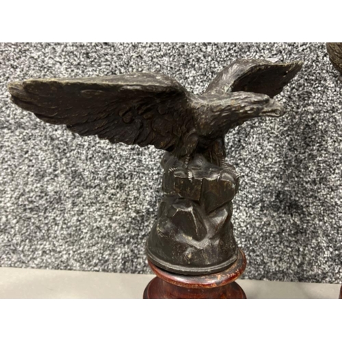 210 - Pair of cast metal Eagles on plinths (26cm)