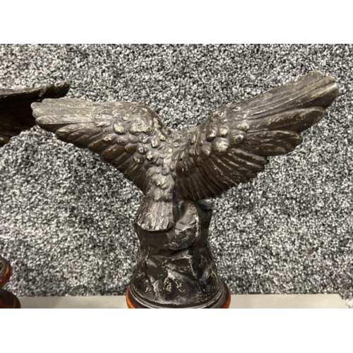 210 - Pair of cast metal Eagles on plinths (26cm)