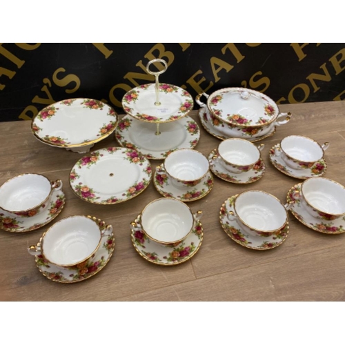 313 - Total of 21 pieces of Royal Albert ‘old country roses’ china includes lidded tureen, cake stands & t... 